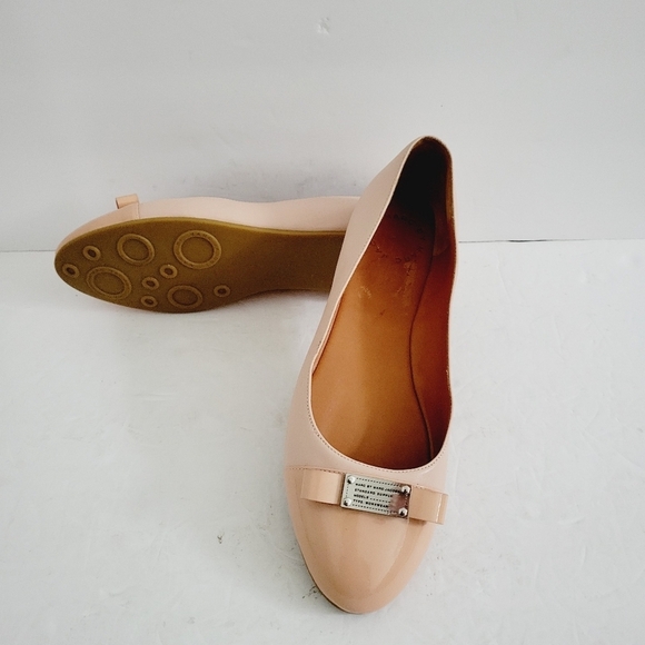 NEW Marc by Marc Jacobs Nude Cap Toe Logo Plaque Ballet Flats Size 7.5 - Picture 1 of 8